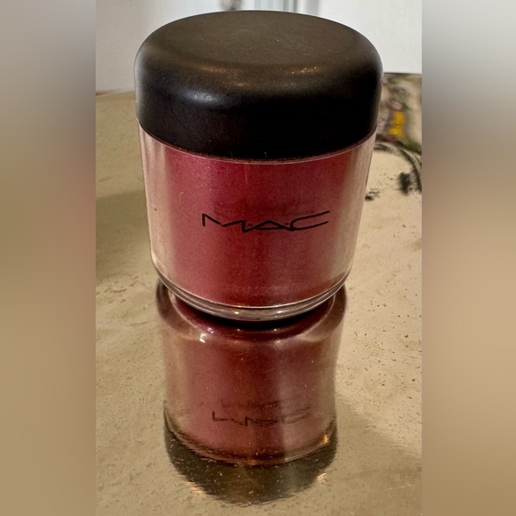 MAC Cosmetics Accent Red Pigment - Picture 1 of 4